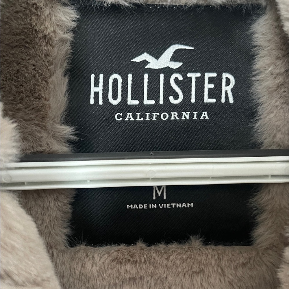 Hollister Women's Cream Teddy Jacket - Picture 2 of 6